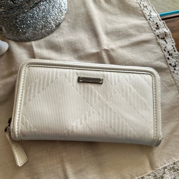 AUTHENTIC VINTAGE CONTINENTAL BURBERRY WALLET - Picture 1 of 10